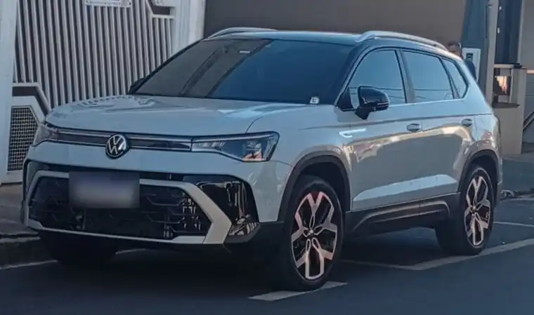 Veículo executivo prata da Kátia Fernandes